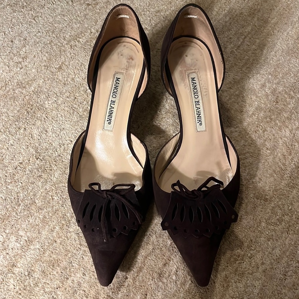 Manolo Blahnik Dark Brown Suede Kitten heel shoes.  Size 37.5.